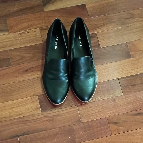 Shoes - Picture 1 of 4